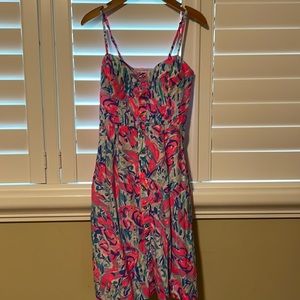 Lilly Pulitzer dress beautiful print has slightly padded cups